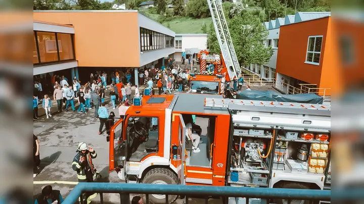 Feuerwehrübung in der Sekundarschule Beverungen. (Foto: Kira Mönnekes/Sekundarschule Beverungen)