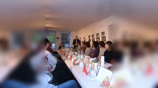 Bürgermeister Hubertus Grimm bei der Feierstunde zum 10. Geburtstag des Leseclubs. (Foto: Foto: Leseclub „Lesen verbindet“)