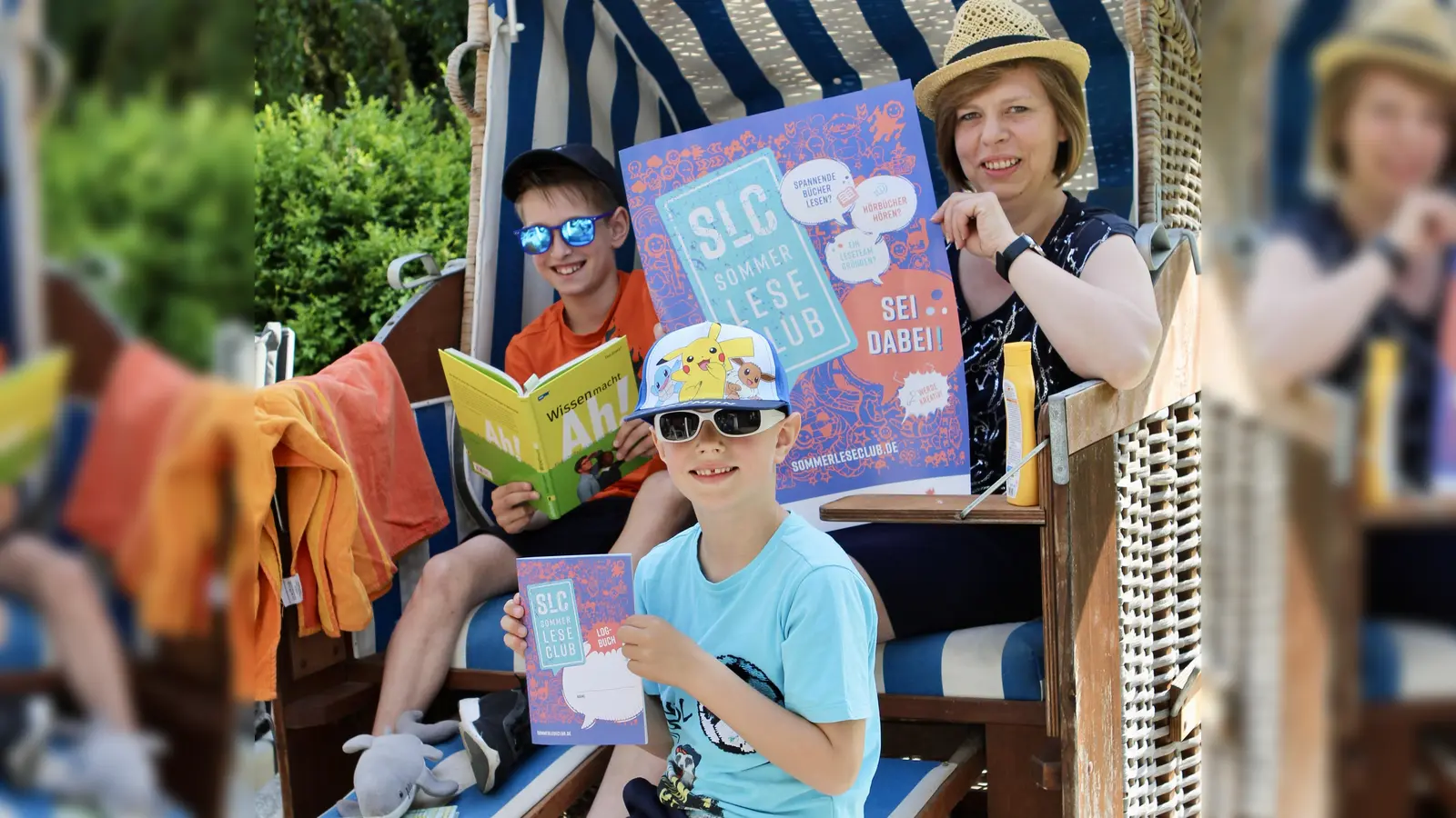 Nico (l.) und Iljan Rech freuen sich zusammen mit ihrer Mutter auf das sommerliche Lesevergnügen. (Foto: Bücherei Beverungen)