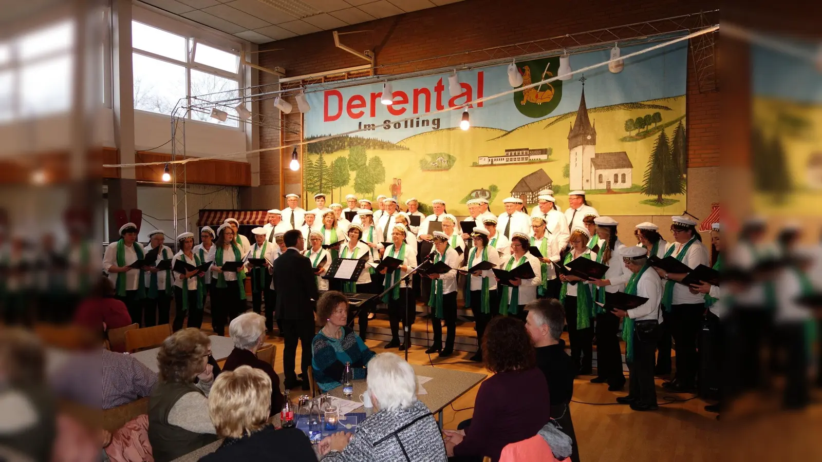 Der gemischte Chor Derental bei seiner Darbietung. (Foto: Foto. GV Derental)