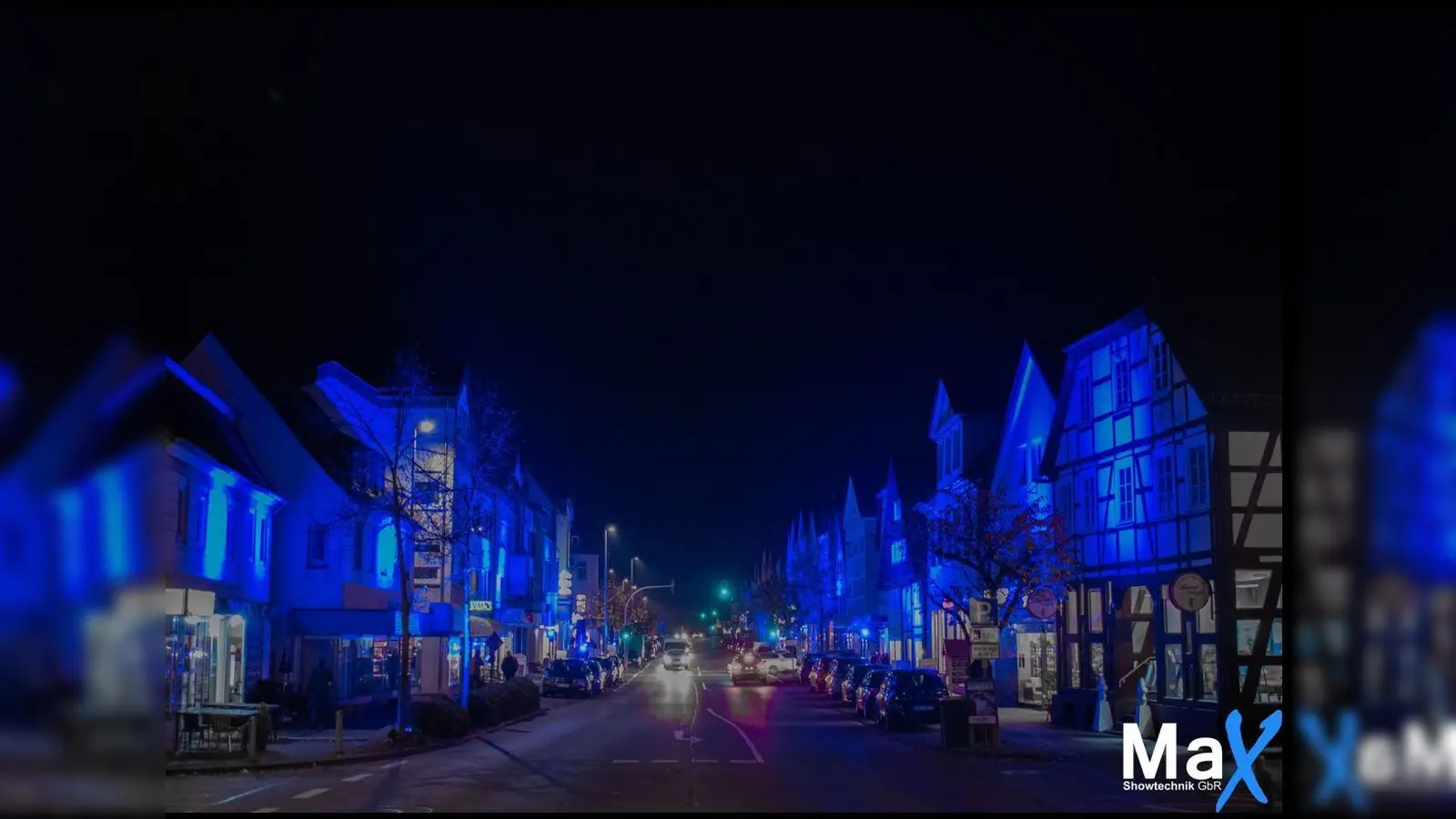 Die Lange Straße im blauen Licht des BLUE FRIDAY. (Foto: MaX-Showtechnik Gbr)