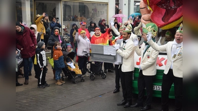 Steinheim kleidet sich in Karnevalsfarben. (Foto: Marc Otto)
