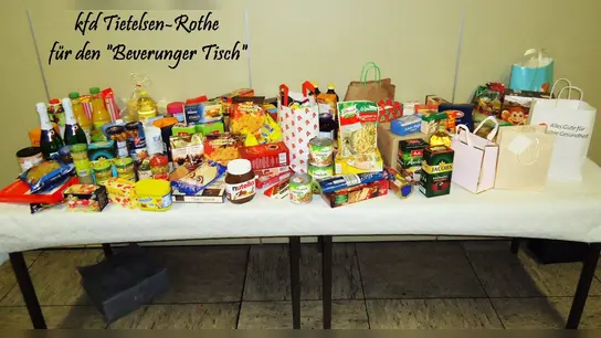 Lebensmittelspenden für den Beverunger Tisch. (Foto: Foto: kfd Tietelsen-Rothe)
