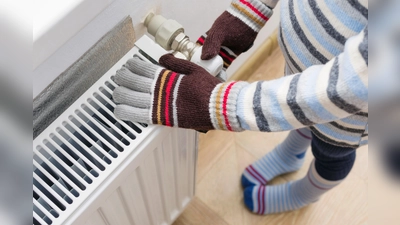 Wenn Dichtungen spröde werden oder aushärten, können Kälte und Feuchtigkeit in die Wohnung ziehen und den Energiebedarf erhöhen. (Foto: DJD/GfA-Dichtungen/iStock/Evgen Prozhyrko)
