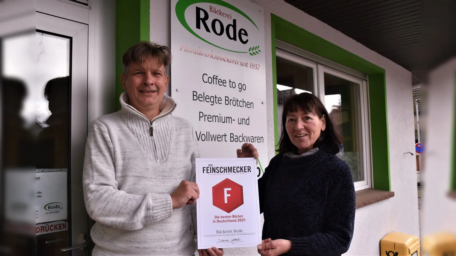 Bäckermeister Andreas Rode und seine Lebensgefährtin Dagmar Roscher sind glücklich über die erneute Auszeichnung durch das Magazin „Feinschmecker“. (Foto: Foto: Siebrecht)