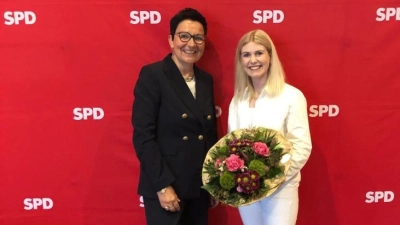 Janett Brandt (r.) übernimmt den Vorsitz von Sabine Tippelt.  (Foto: SPD Holzminden)