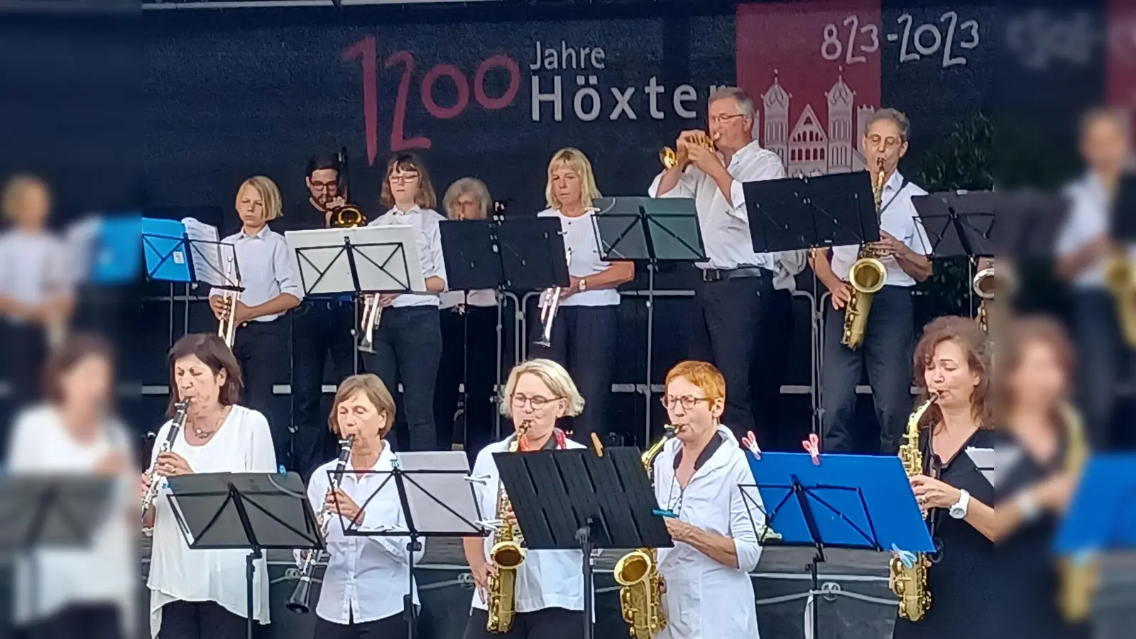 Die Musikschule Höxter sorgt mit verschiedenen Ensembles für ein gemeinsames Musikerlebnis. Im Bild: Das sinfonische Blasorchester beim Festakt zum 1200-jährigen Bestehend der Stadt Höxter. (Foto: Stadt Höxter)